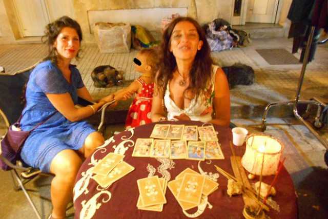 Teresa la cartomante: �Attraverso i tarocchi predico il futuro ai baresi�